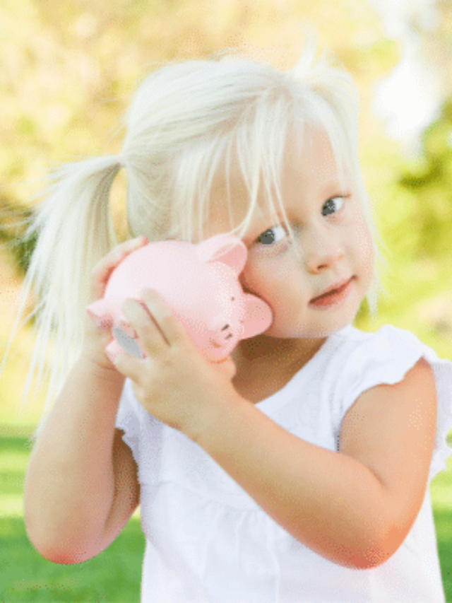 Read more about the article 6 Techniques to Start Young Kids Learning About Money Story